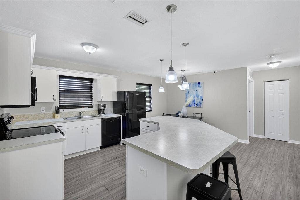 7 BR in Cape Coral