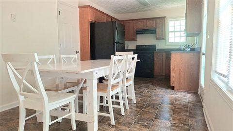 4 BR in Douglasville