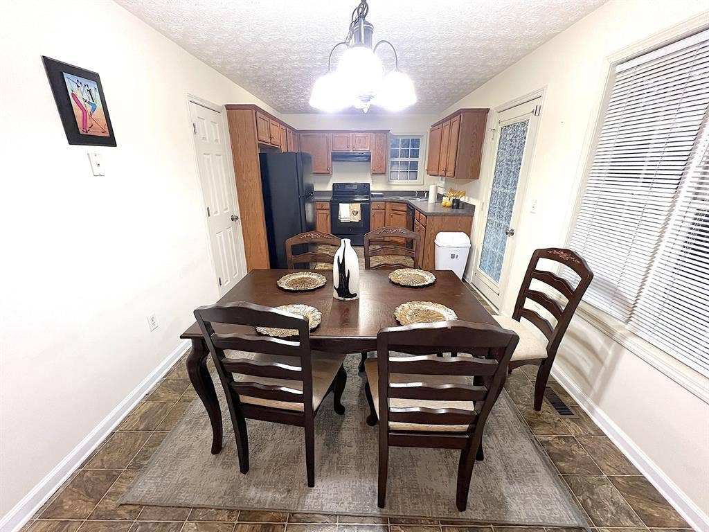 4 BR in Douglasville