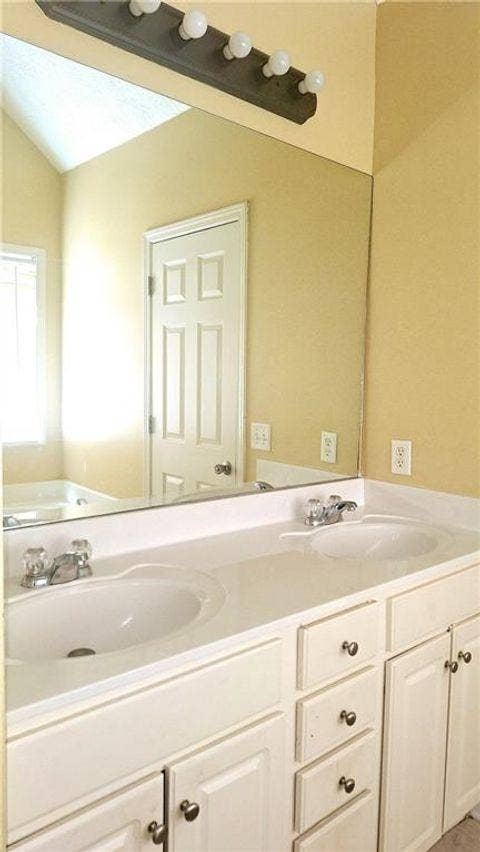 4 BR in Douglasville