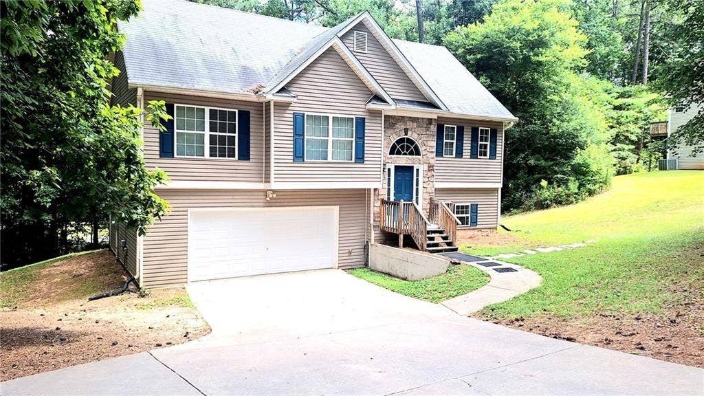 4 BR in Douglasville