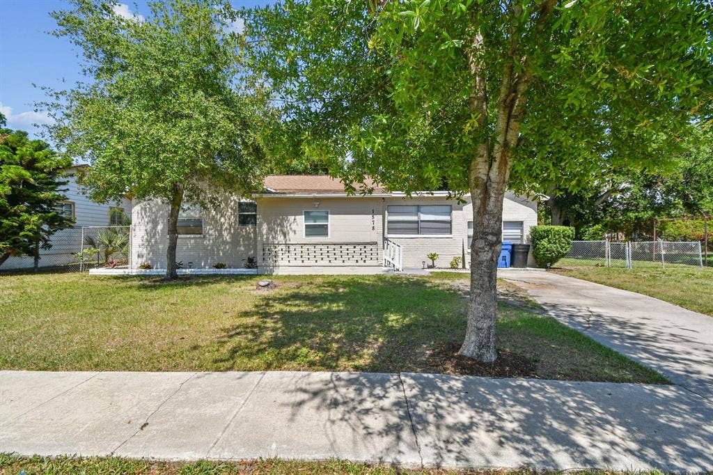 9 BR in St. Petersburg