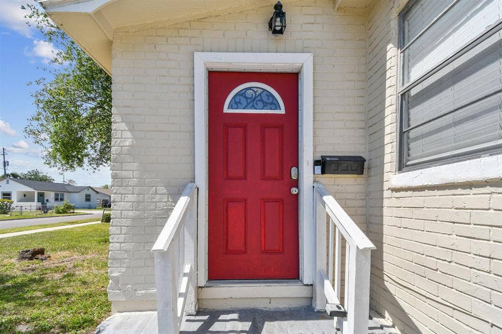 9 BR in St. Petersburg