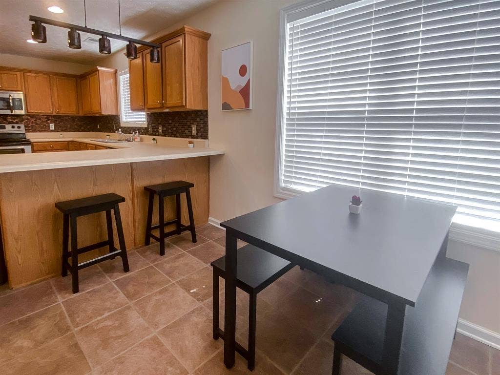8 BR in Conley