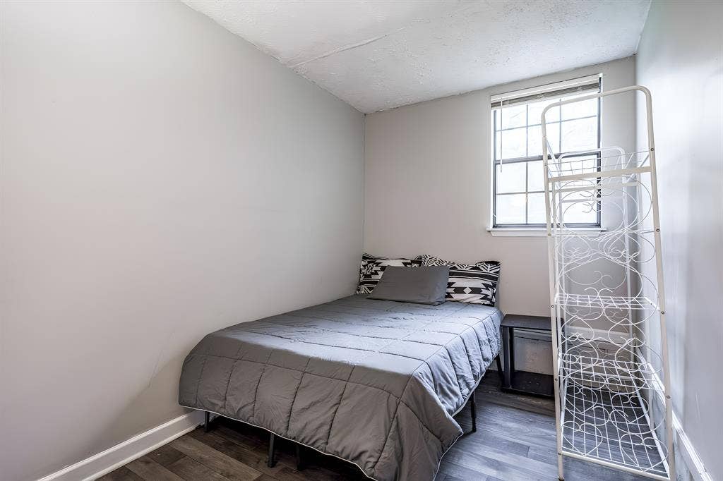 8 BR in College Park