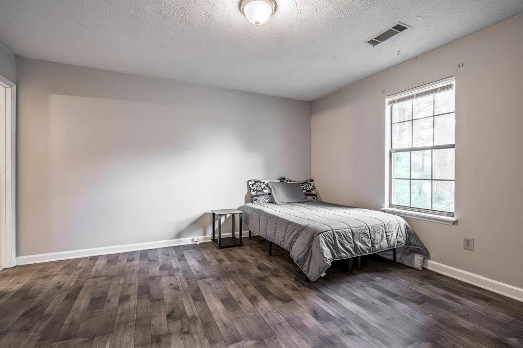 8 BR in College Park