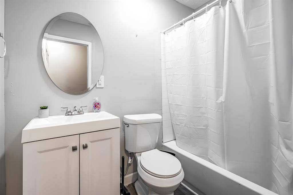 8 BR in College Park