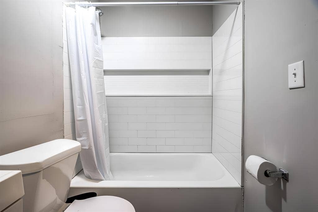 8 BR in College Park