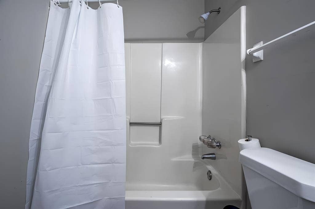 8 BR in College Park