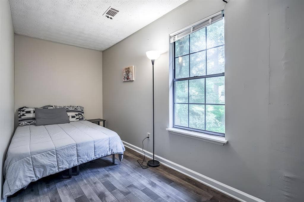 8 BR in College Park