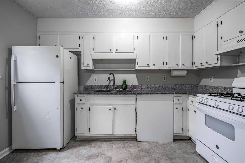 8 BR in College Park