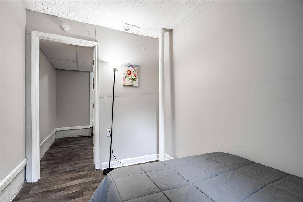 8 BR in College Park