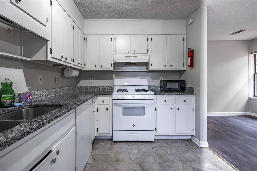 8 BR in College Park