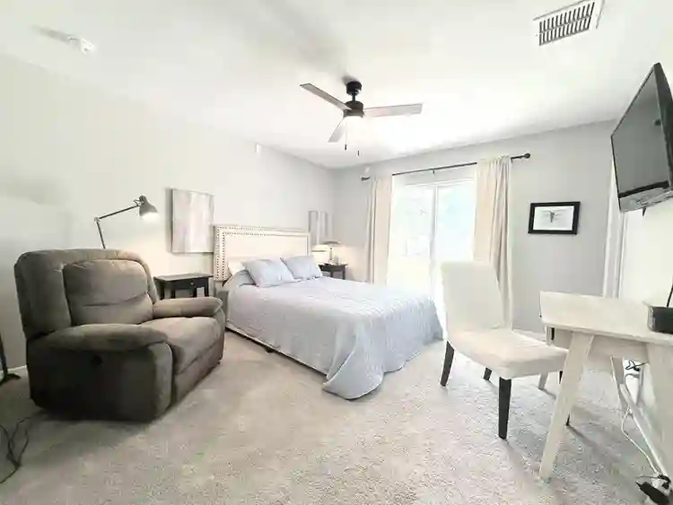 6 BR in Jacksonville