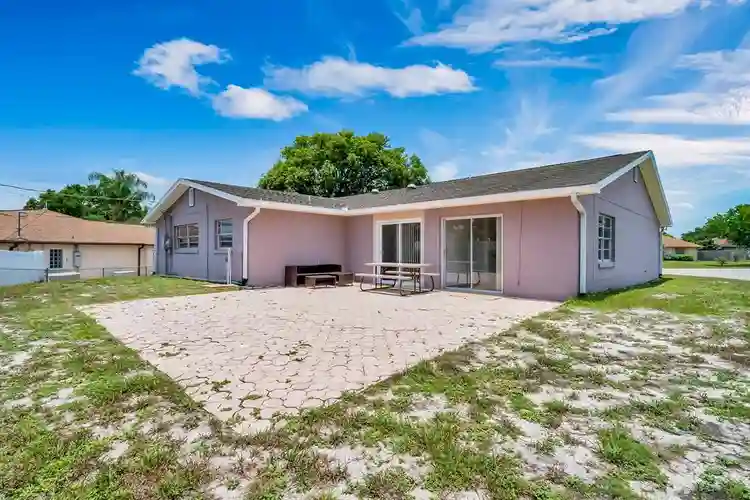 8 BR in Deltona