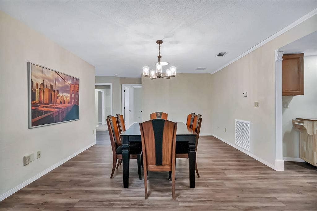 8 BR in Deltona