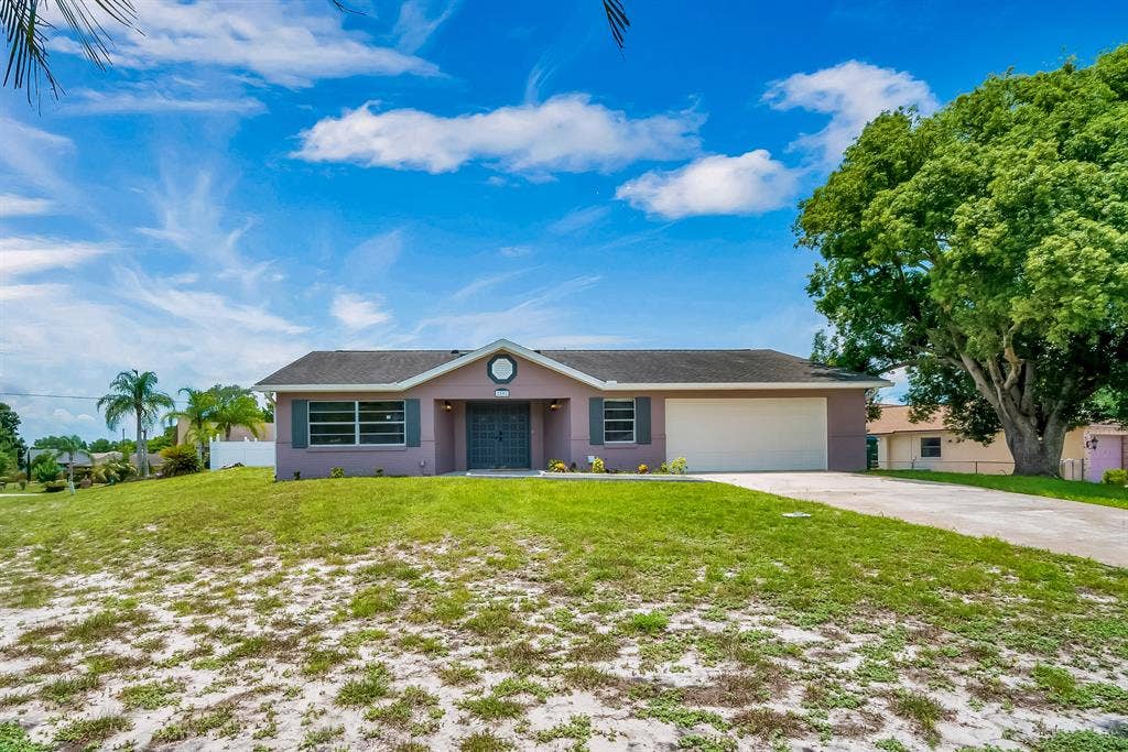 8 BR in Deltona