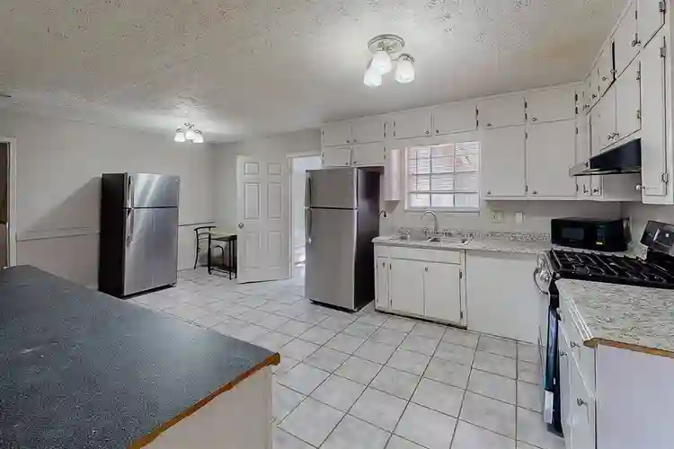 7 BR in Riverdale