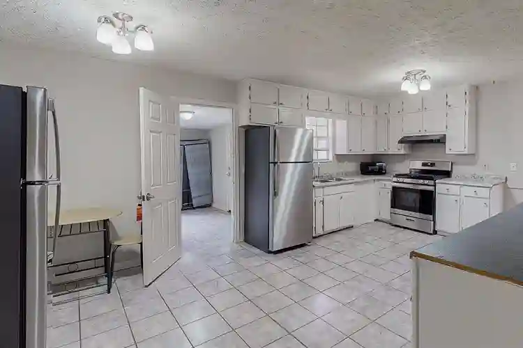 7 BR in Riverdale