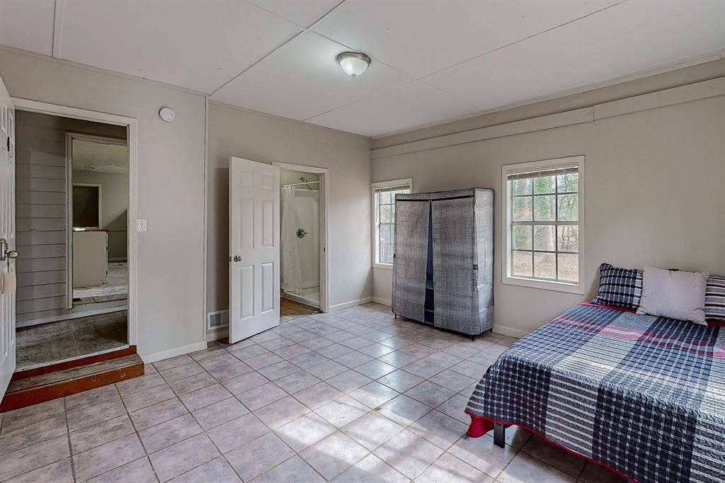 7 BR in Riverdale