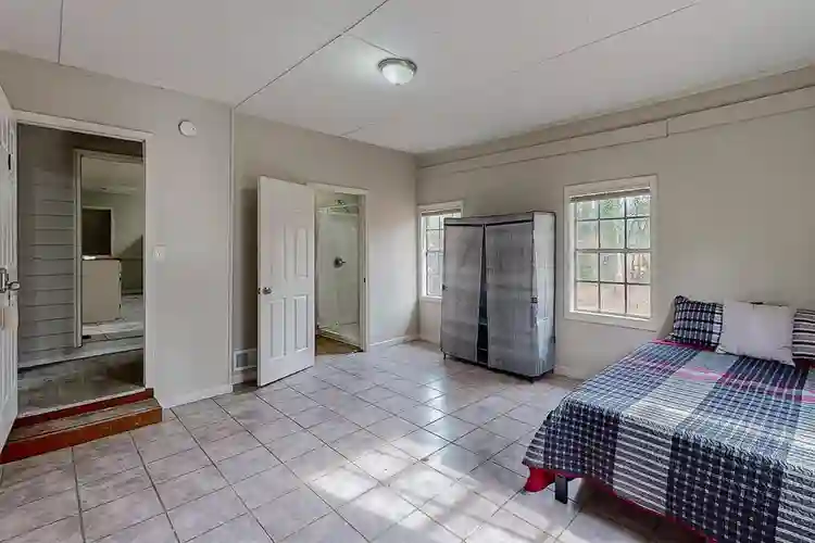 7 BR in Riverdale