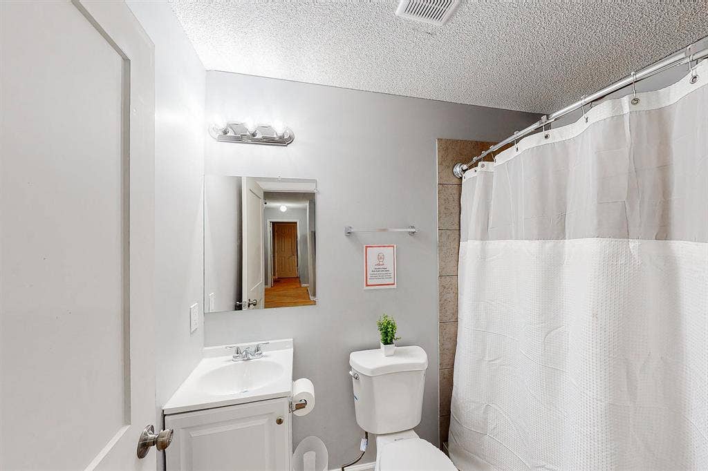 9 BR in Forest Park