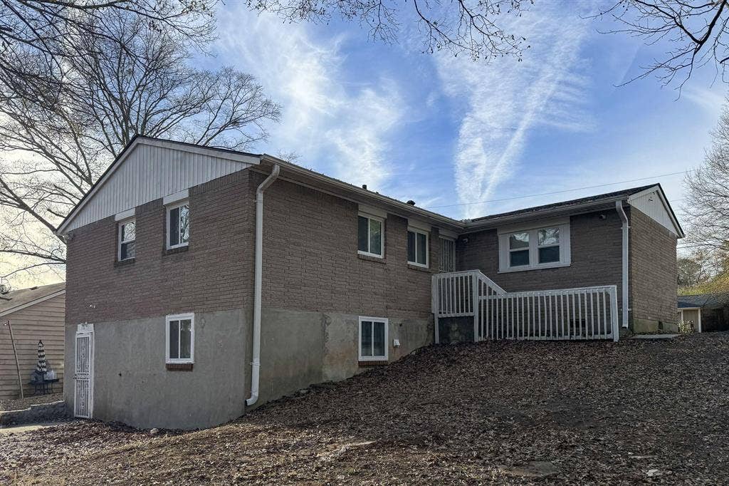 9 BR in Forest Park