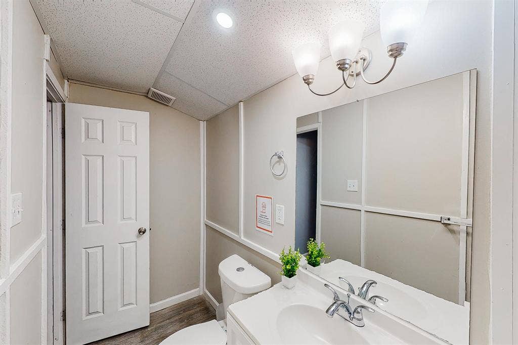 9 BR in Forest Park