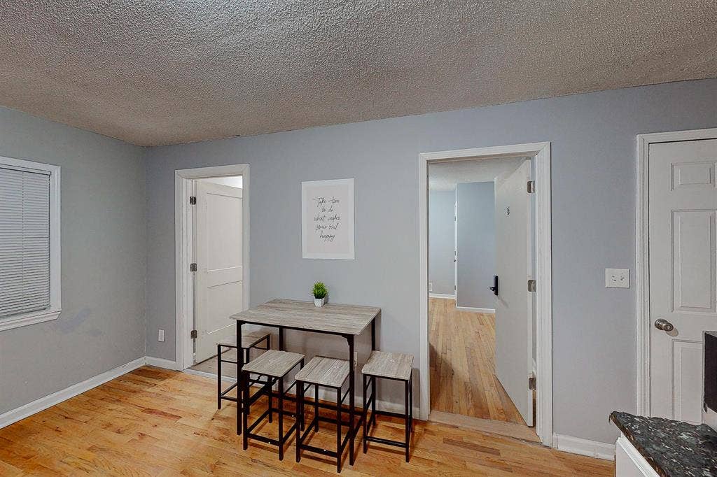 9 BR in Forest Park