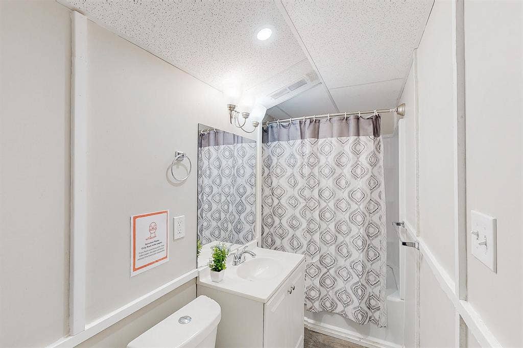 9 BR in Forest Park