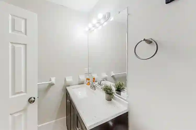 10 BR in Riverdale