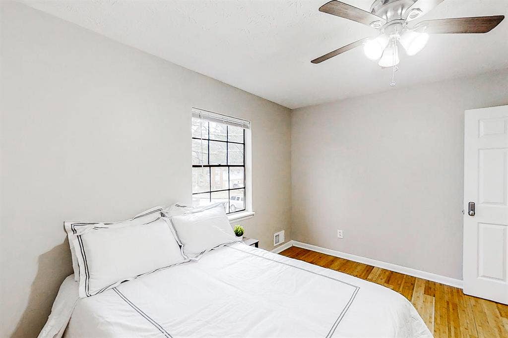 10 BR in Riverdale