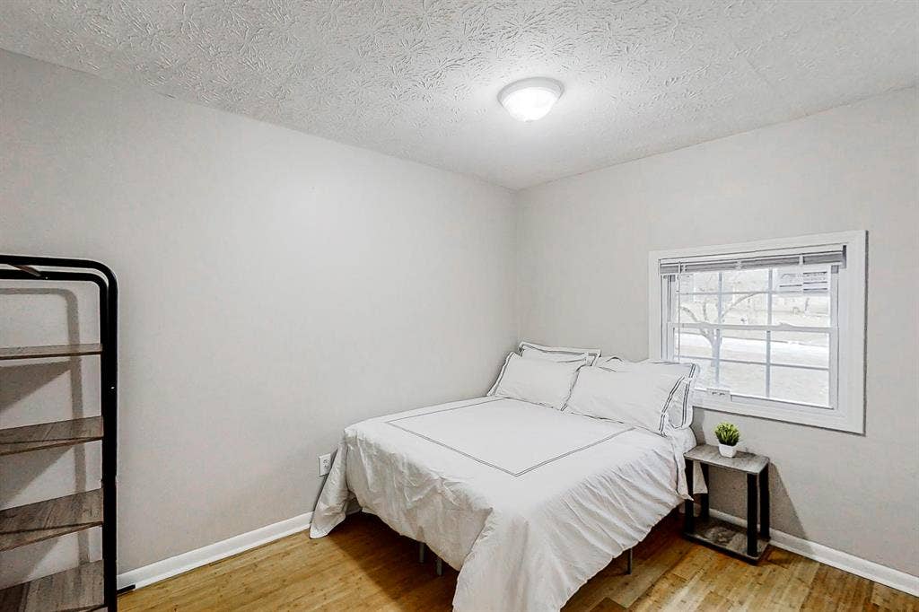 10 BR in Riverdale