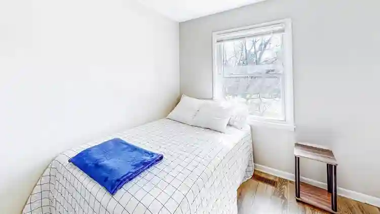 8 BR in Riverdale