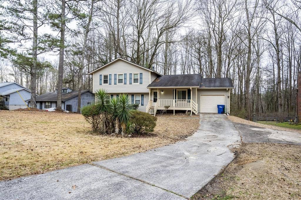 7 BR in Fairburn