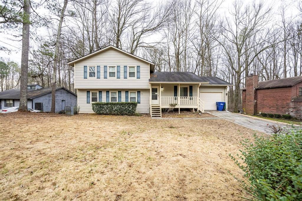 7 BR in Fairburn