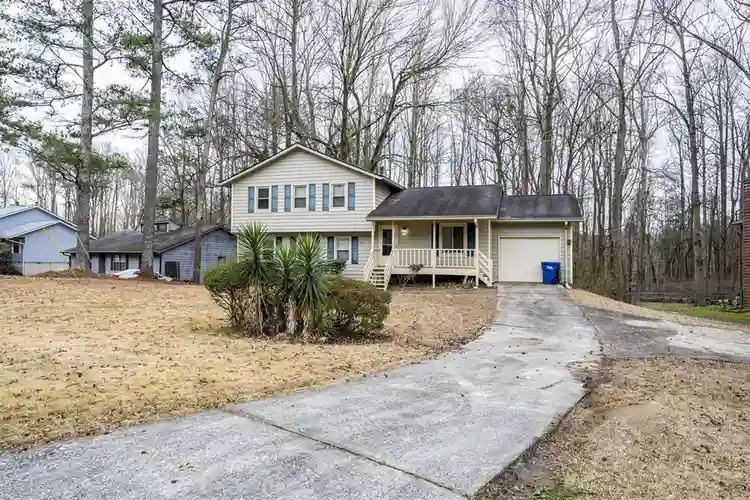 7 BR in Fairburn