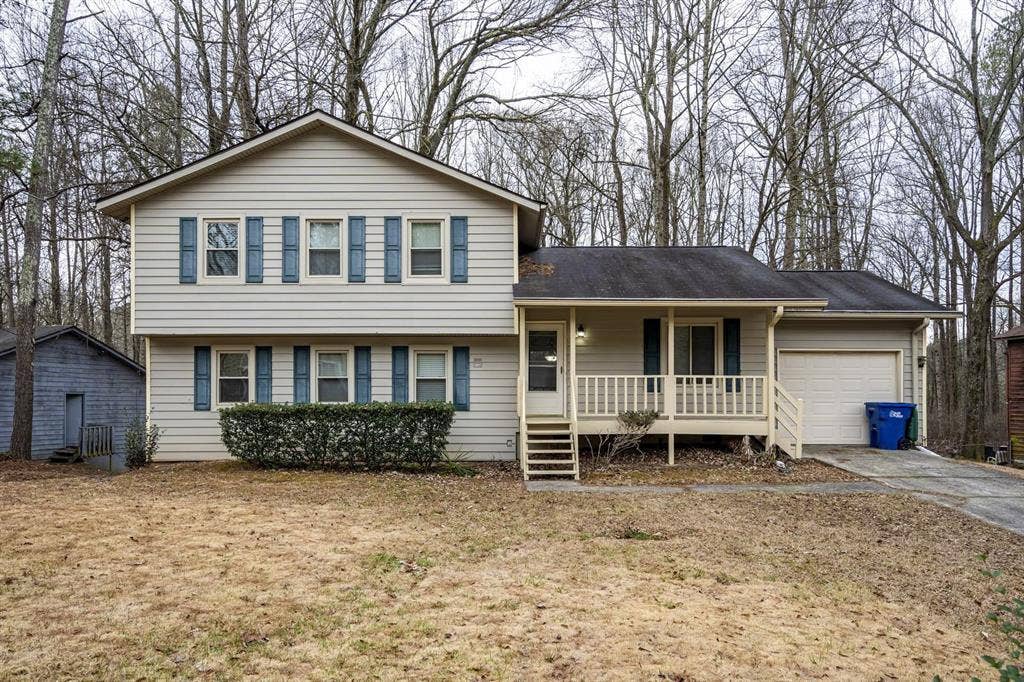 7 BR in Fairburn
