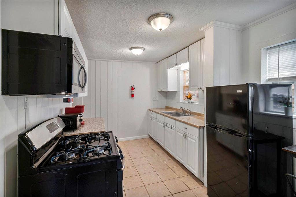 7 BR in Baytown