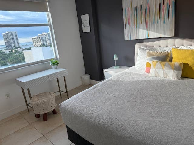 Looking for a Female Roomate