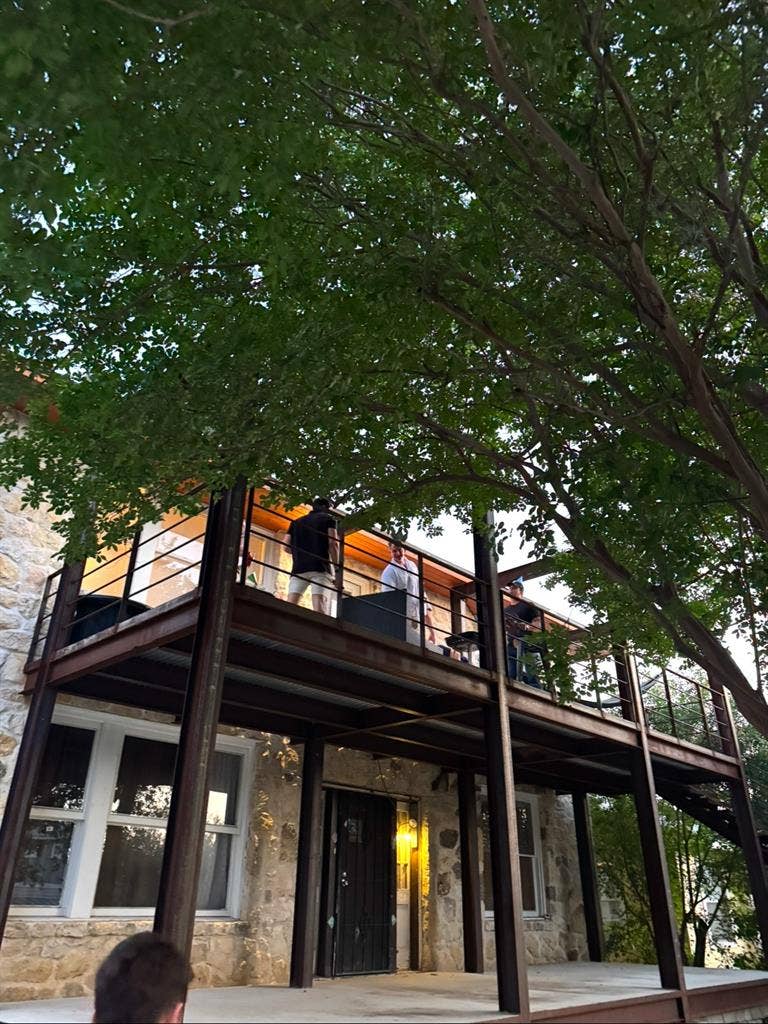 Room for rent near the Pearl