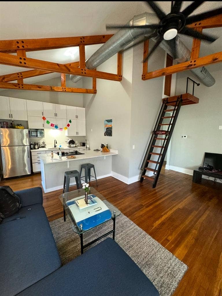 Room for rent near the Pearl