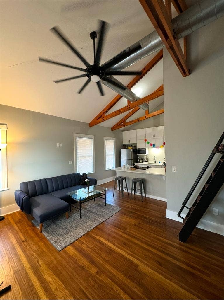 Room for rent near the Pearl