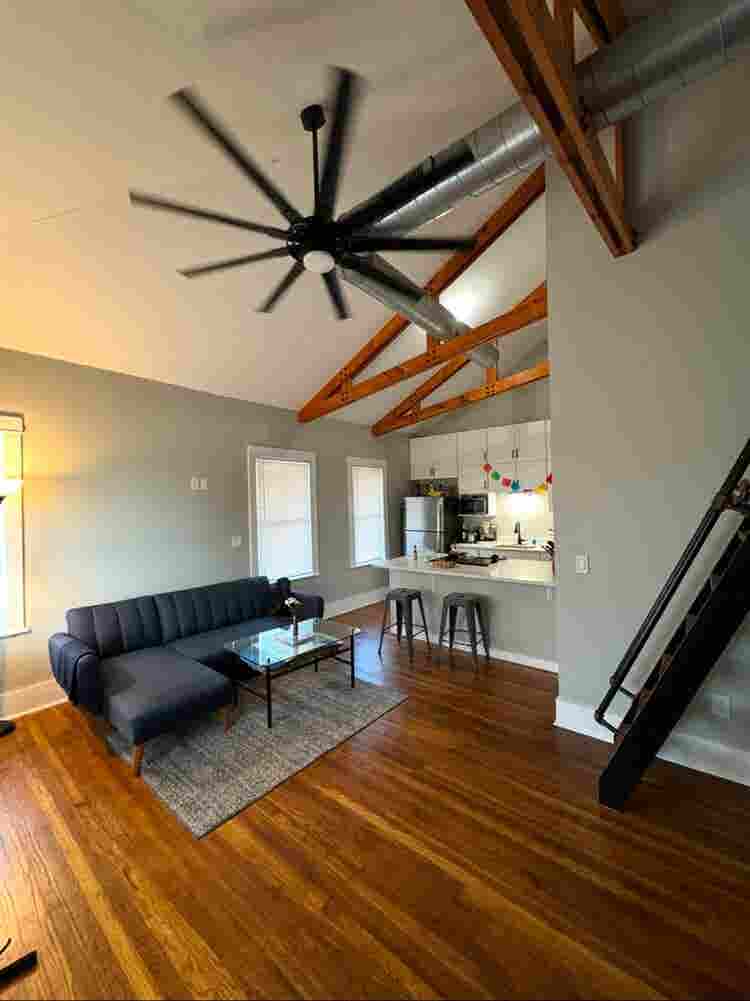 Room for rent near the Pearl