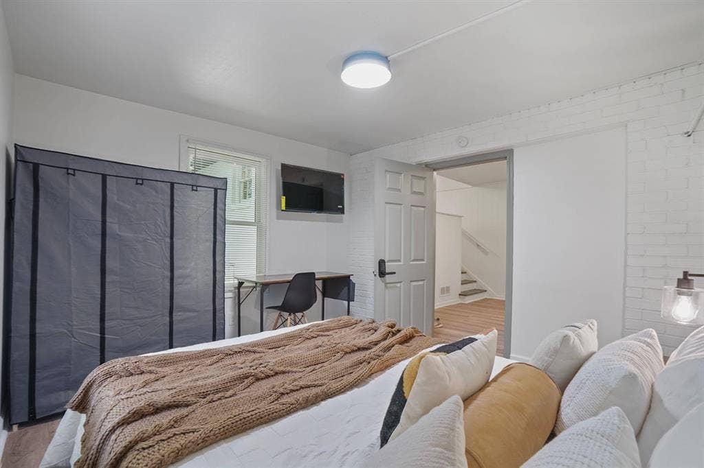 11 BR in Decatur
