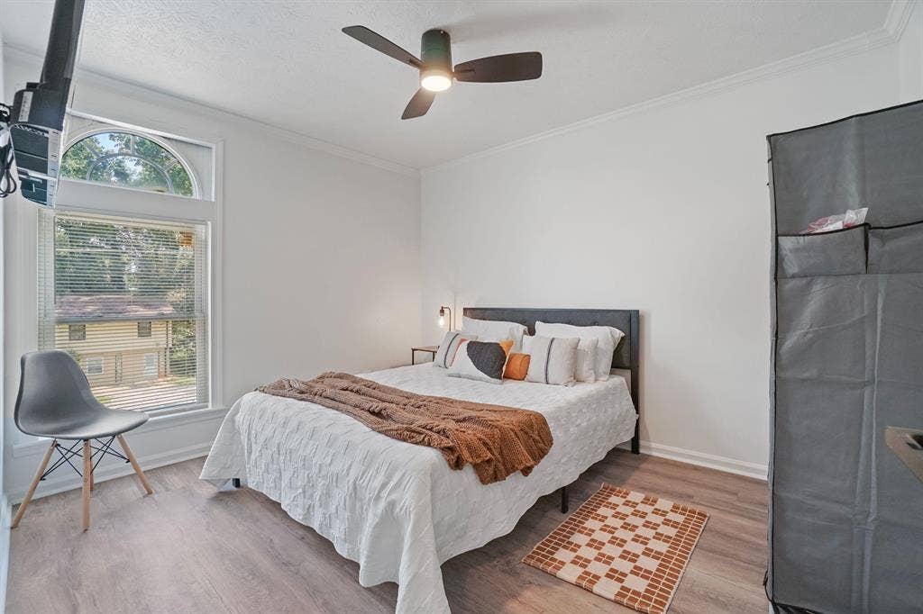 11 BR in Decatur