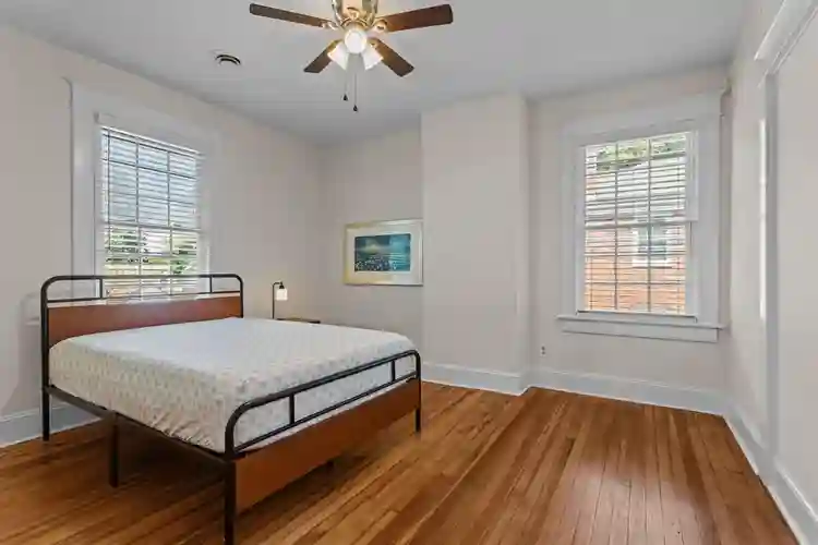 8 BR in Petersburg
