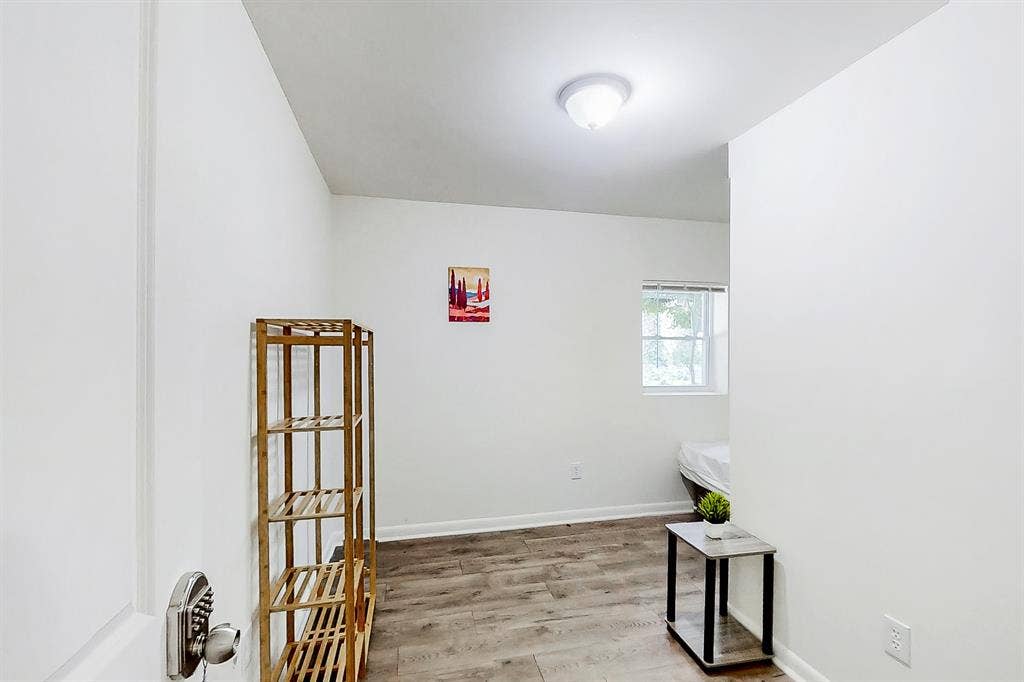 9 BR in Riverdale