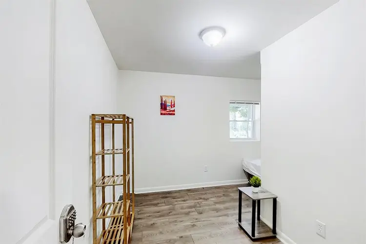 9 BR in Riverdale
