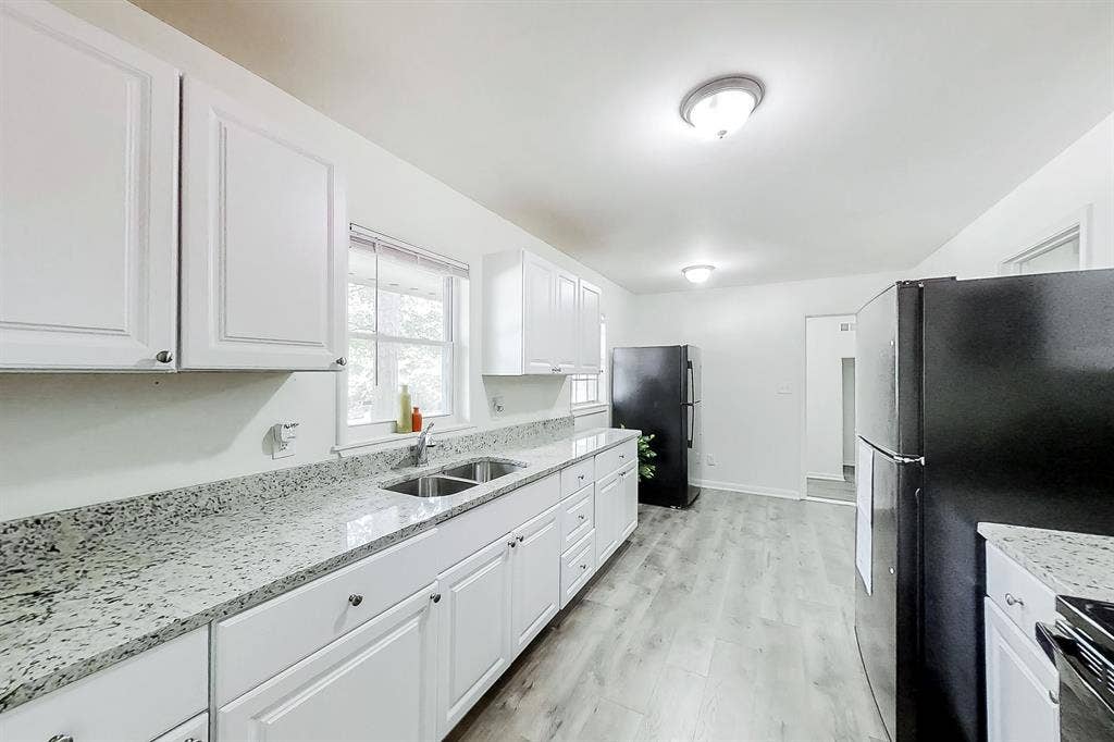 9 BR in Riverdale